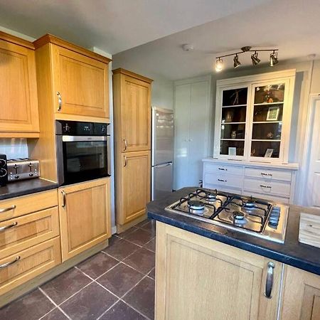 Large House Near Victoria Park For Groups, 10 Mins Bus To City Centre Cardiff Dış mekan fotoğraf