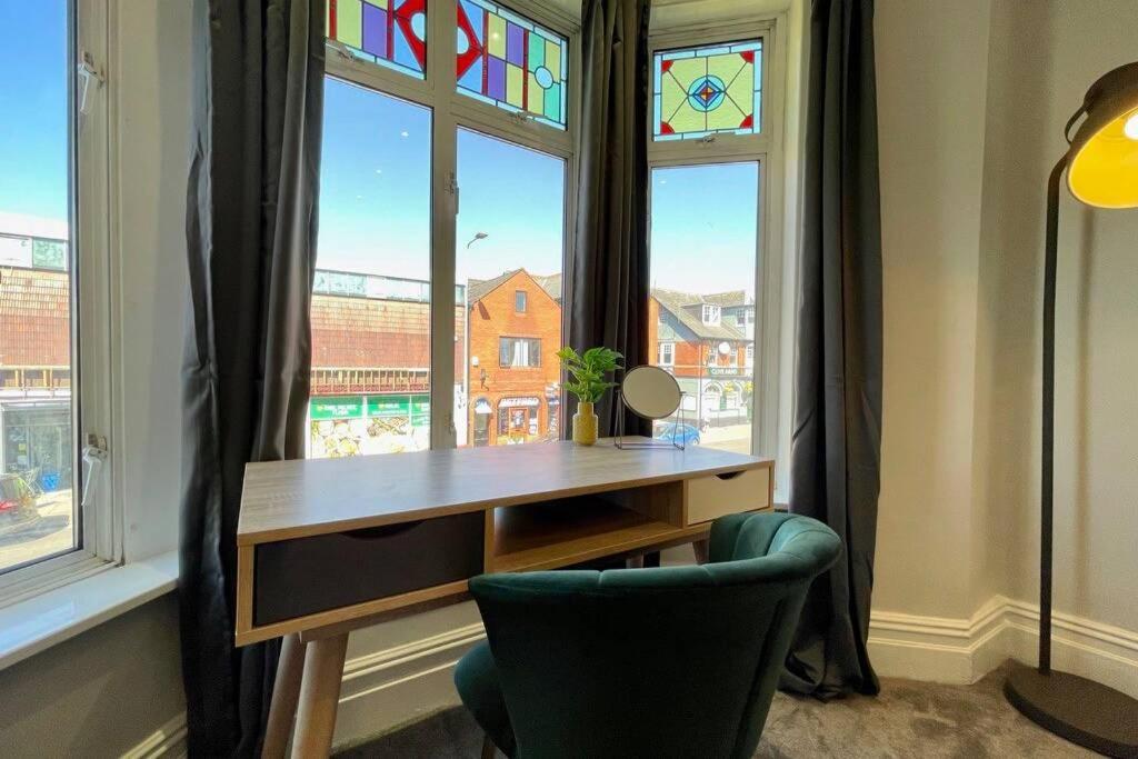 Large House Near Victoria Park For Groups, 10 Mins Bus To City Centre Cardiff Dış mekan fotoğraf
