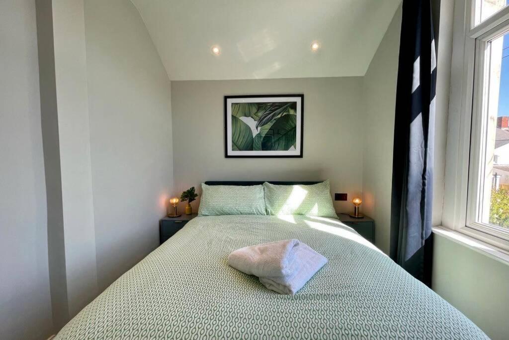 Large House Near Victoria Park For Groups, 10 Mins Bus To City Centre Cardiff Dış mekan fotoğraf