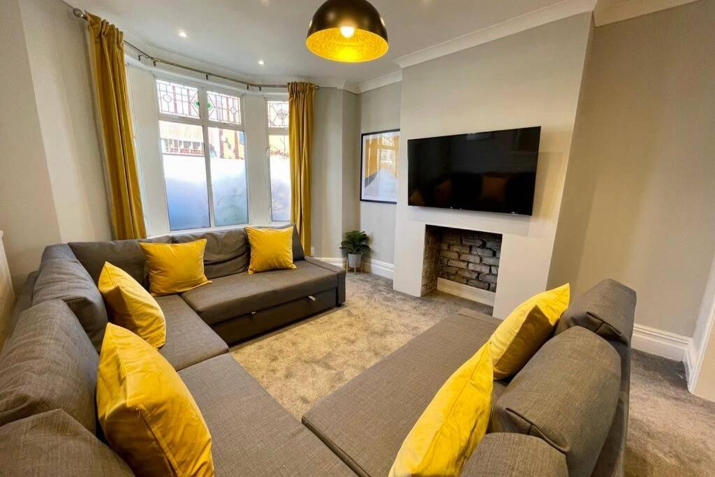 Large House Near Victoria Park For Groups, 10 Mins Bus To City Centre Cardiff Dış mekan fotoğraf