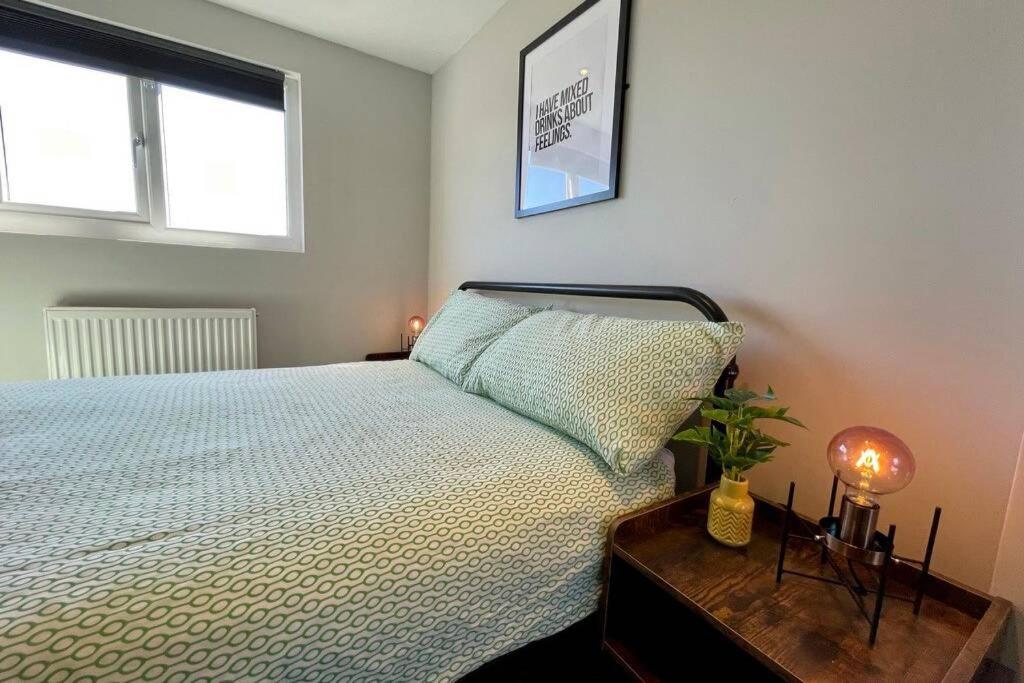 Large House Near Victoria Park For Groups, 10 Mins Bus To City Centre Cardiff Dış mekan fotoğraf