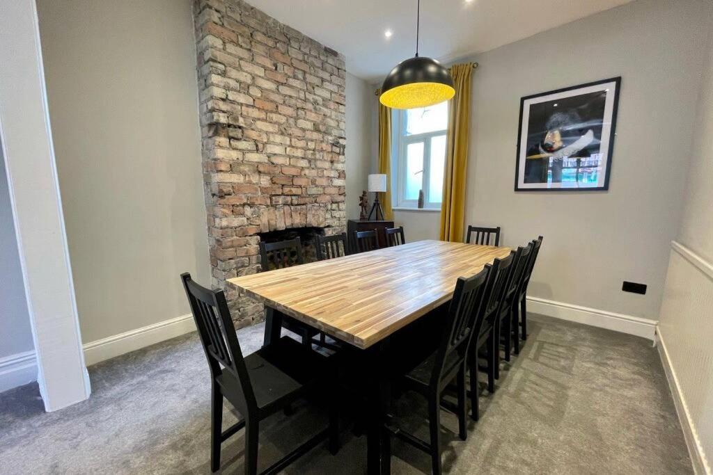 Large House Near Victoria Park For Groups, 10 Mins Bus To City Centre Cardiff Dış mekan fotoğraf