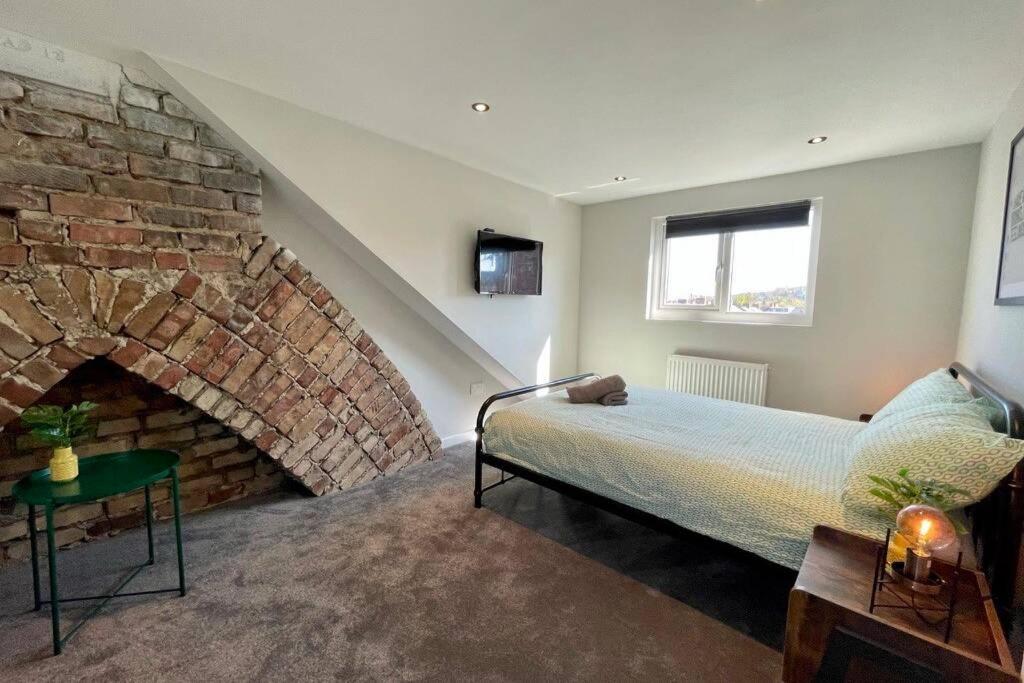 Large House Near Victoria Park For Groups, 10 Mins Bus To City Centre Cardiff Dış mekan fotoğraf