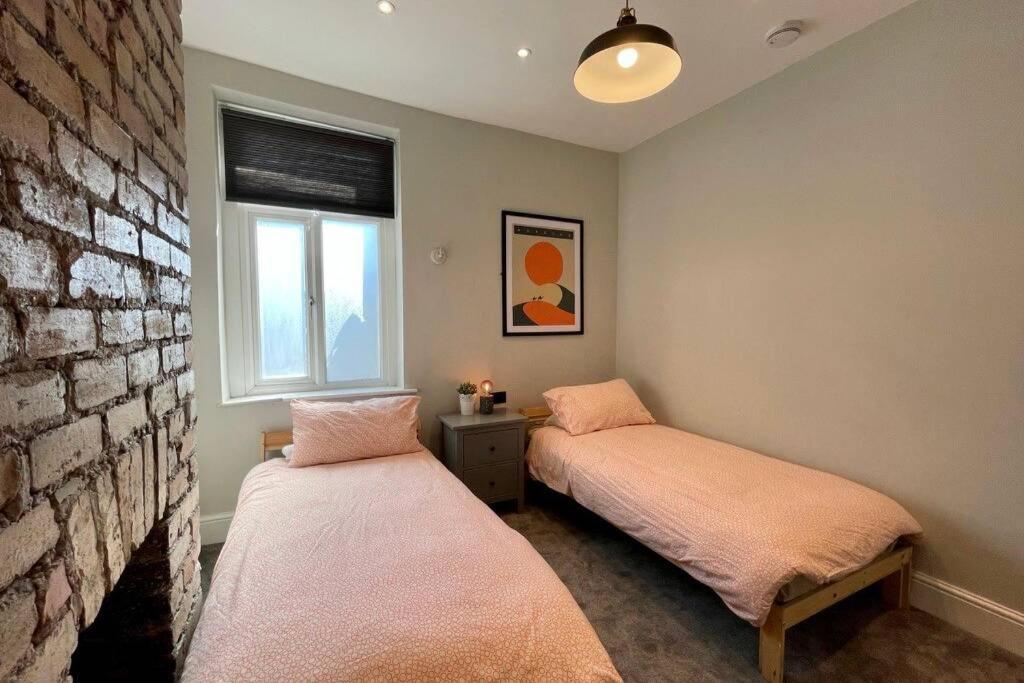 Large House Near Victoria Park For Groups, 10 Mins Bus To City Centre Cardiff Dış mekan fotoğraf