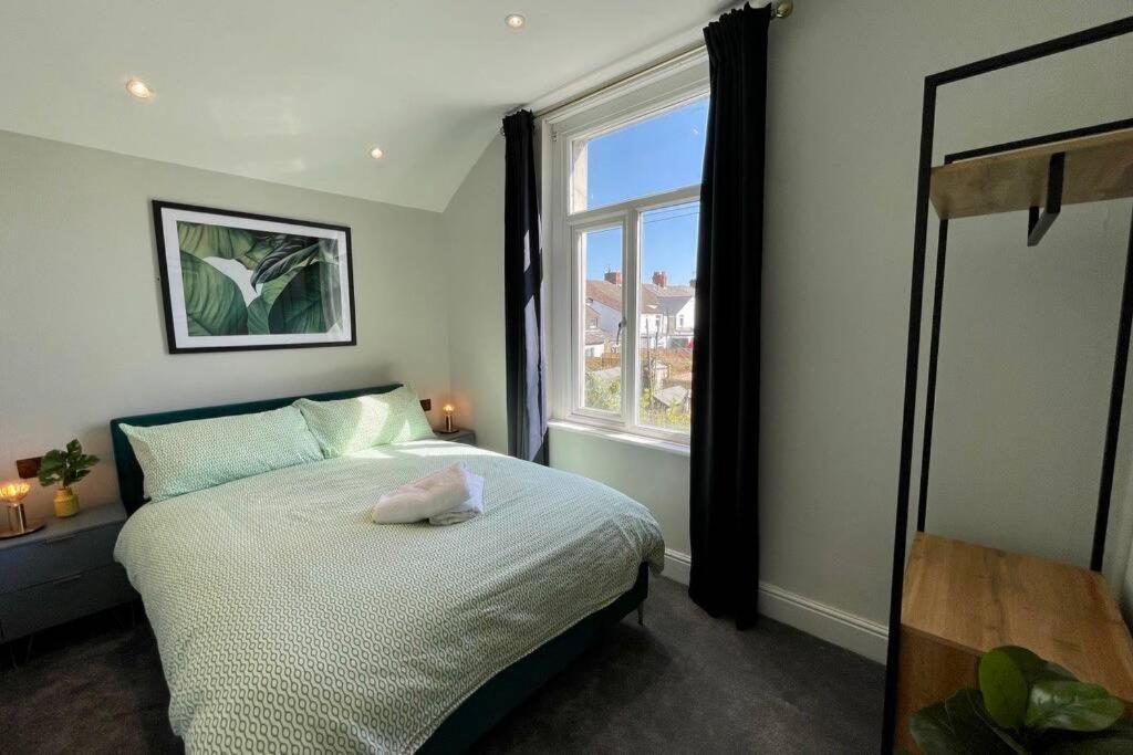 Large House Near Victoria Park For Groups, 10 Mins Bus To City Centre Cardiff Dış mekan fotoğraf