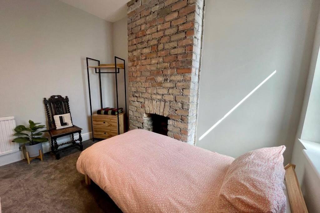 Large House Near Victoria Park For Groups, 10 Mins Bus To City Centre Cardiff Dış mekan fotoğraf