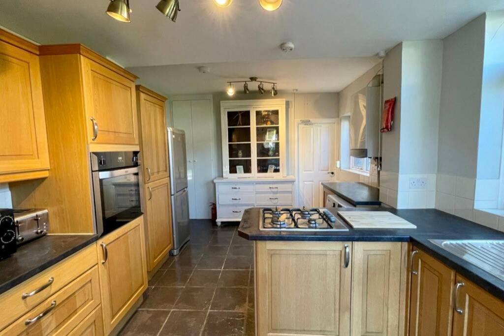 Large House Near Victoria Park For Groups, 10 Mins Bus To City Centre Cardiff Dış mekan fotoğraf