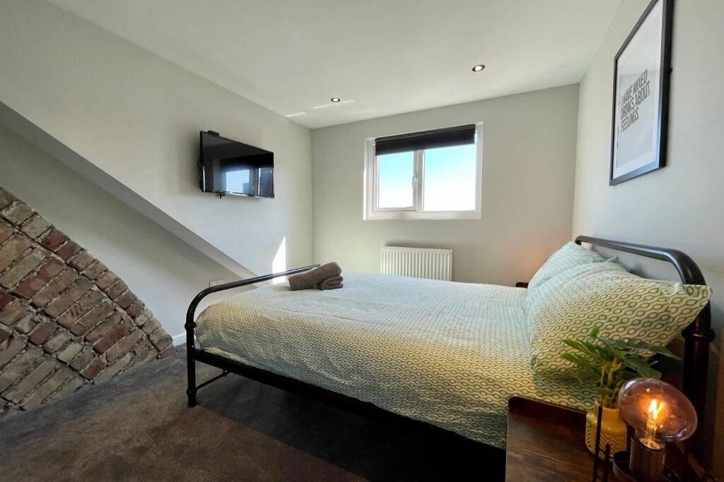 Large House Near Victoria Park For Groups, 10 Mins Bus To City Centre Cardiff Dış mekan fotoğraf