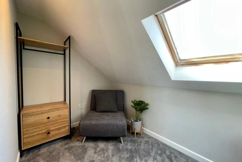 Large House Near Victoria Park For Groups, 10 Mins Bus To City Centre Cardiff Dış mekan fotoğraf
