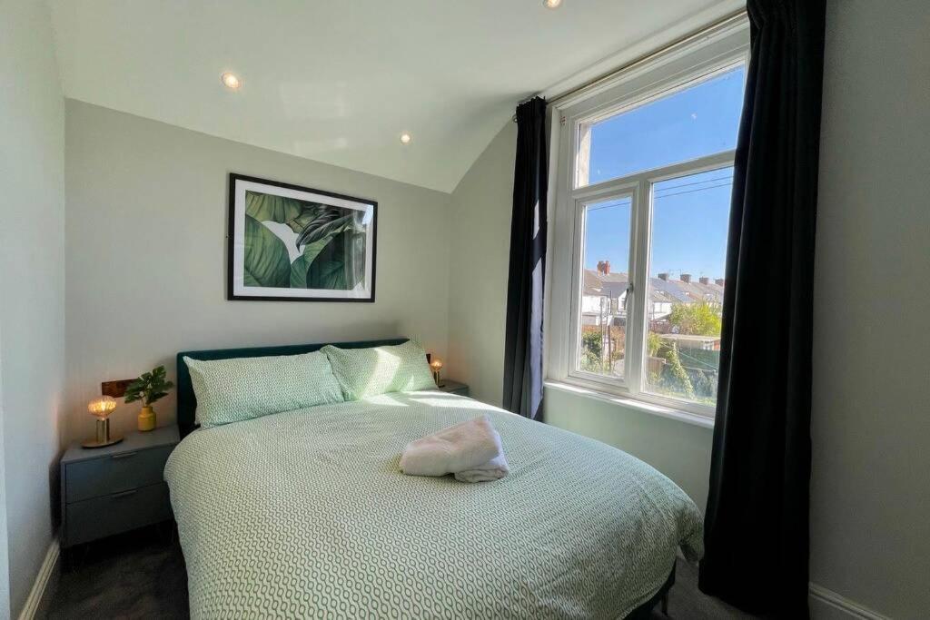 Large House Near Victoria Park For Groups, 10 Mins Bus To City Centre Cardiff Dış mekan fotoğraf