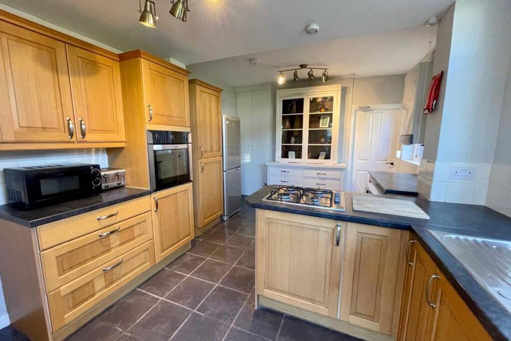 Large House Near Victoria Park For Groups, 10 Mins Bus To City Centre Cardiff Dış mekan fotoğraf
