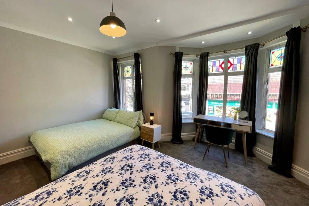 Large House Near Victoria Park For Groups, 10 Mins Bus To City Centre Cardiff Dış mekan fotoğraf