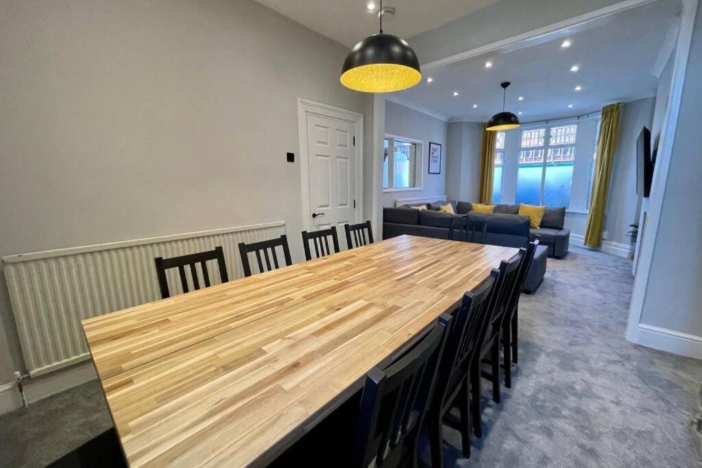 Large House Near Victoria Park For Groups, 10 Mins Bus To City Centre Cardiff Dış mekan fotoğraf