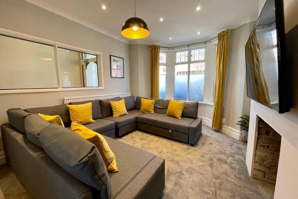 Large House Near Victoria Park For Groups, 10 Mins Bus To City Centre Cardiff Dış mekan fotoğraf