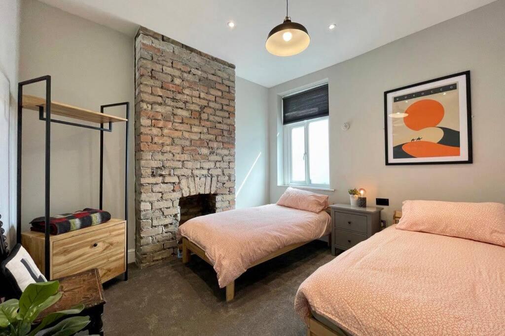 Large House Near Victoria Park For Groups, 10 Mins Bus To City Centre Cardiff Dış mekan fotoğraf