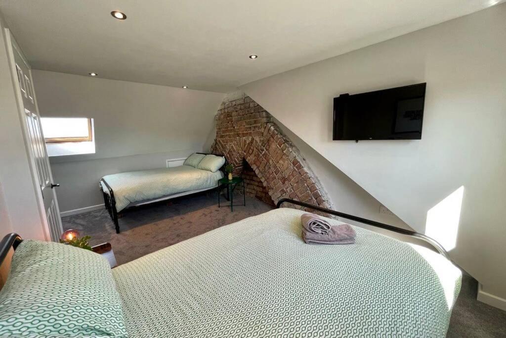 Large House Near Victoria Park For Groups, 10 Mins Bus To City Centre Cardiff Dış mekan fotoğraf