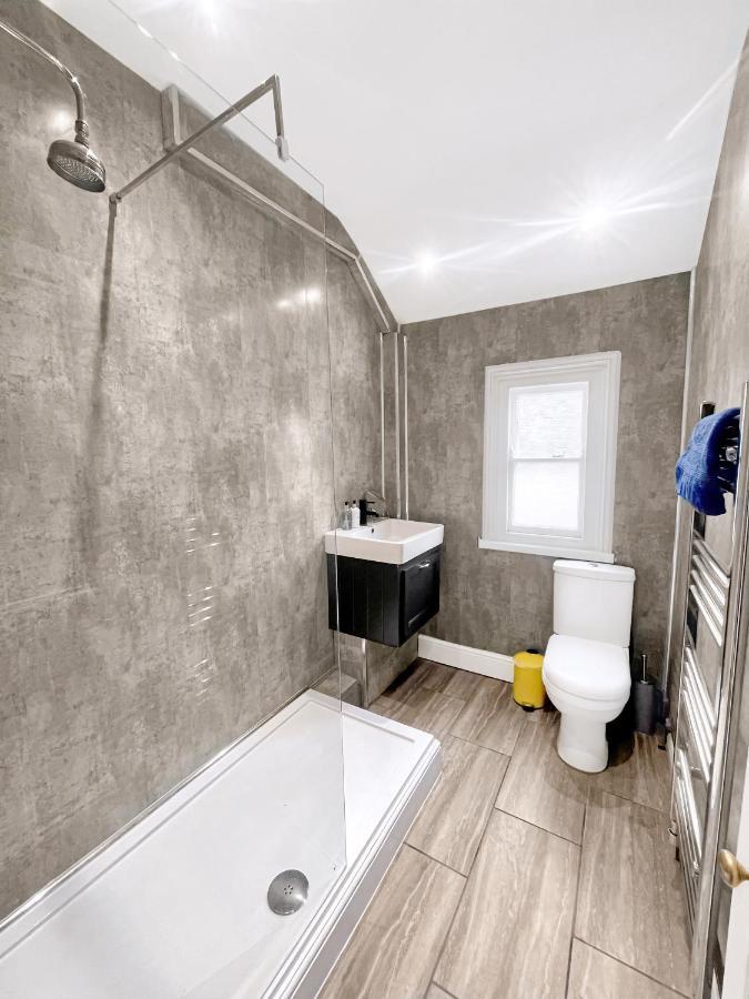 Large House Near Victoria Park For Groups, 10 Mins Bus To City Centre Cardiff Dış mekan fotoğraf